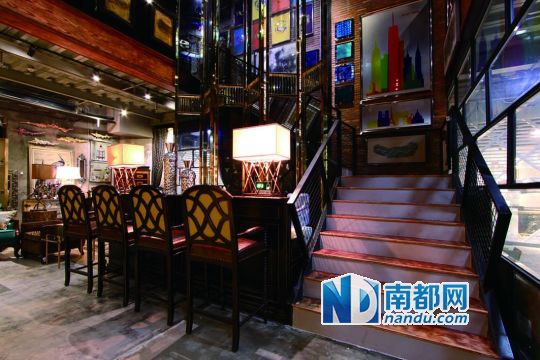 7米高的玻璃屏風(fēng)打造有味道的吧臺。