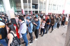 王天凱等領導參觀面料展 面料企業(yè)全走科技范兒